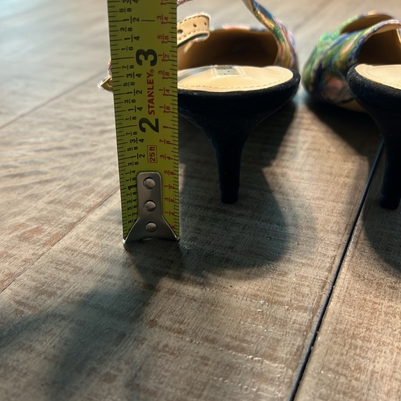 Tahari Saint Floral Slingback Heels NWOB/T Size 9 Beautiful shoes!! - Picture 8 of 9